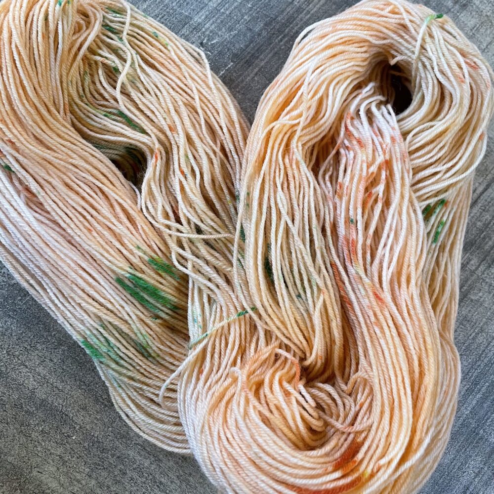 密林とオレンジ – 手染めソックヤーン | スーパーウォッシュメリノウール75% ナイロン25% - 画像 (2)